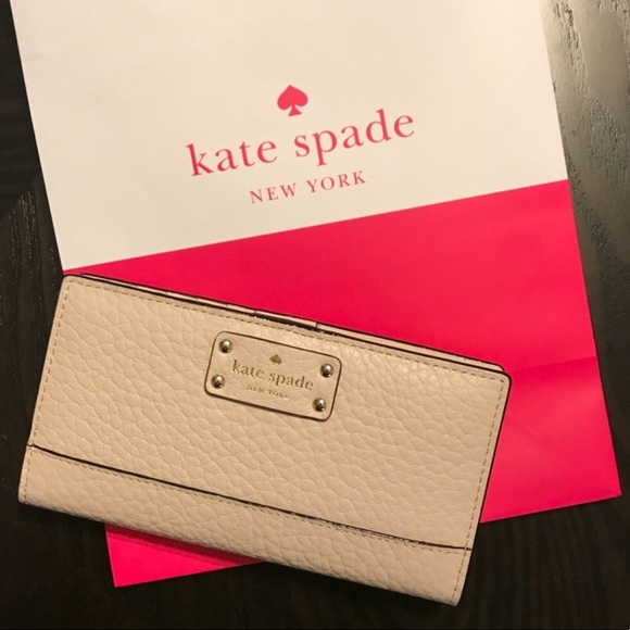 kate spade Handbags - NWT Kate Spade "Bay Street Stacy" Wallet